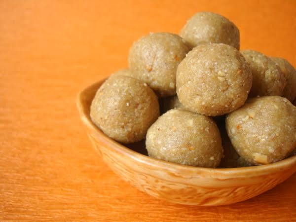Nuvvulu Laddu